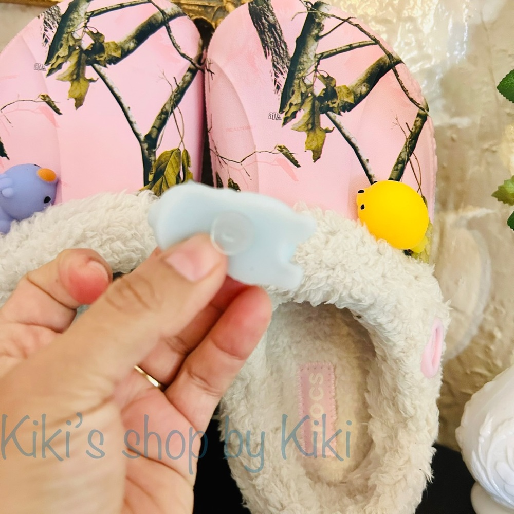 Croc Charms Mochis Squishy Pair - Picture 4 of 5